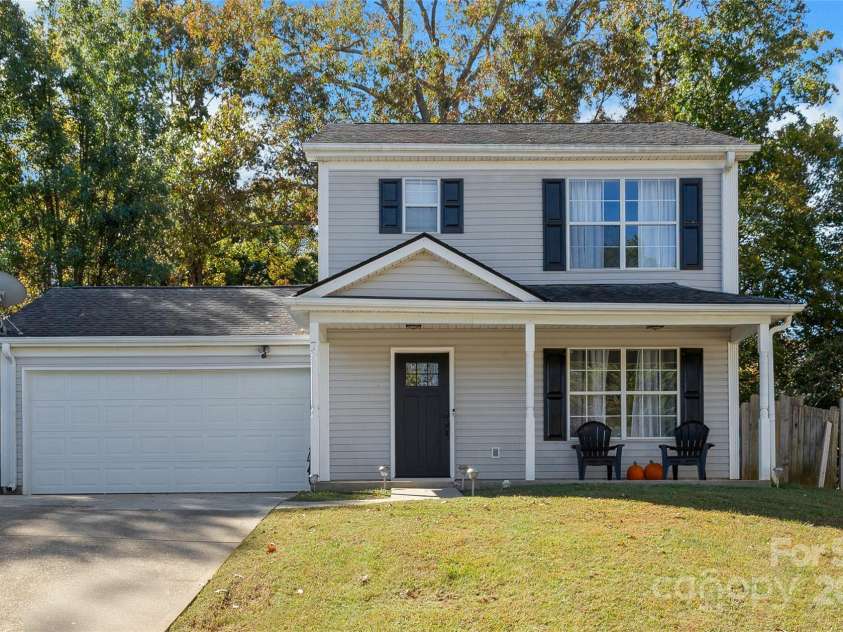 7 Diamond Hill Court, Greer, SC 29651.  MLS# CAR4317117, YatesRealty ID 2386. Welcome Home!
