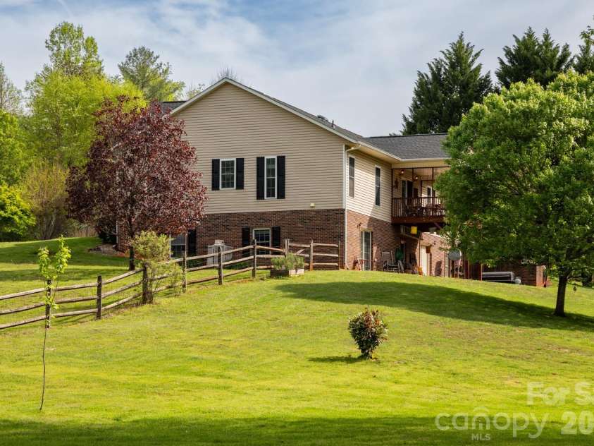 611 Briar Creek Drive, North Wilkesboro, NC 28659.  MLS# CAR4371403, YatesRealty ID 23860. 