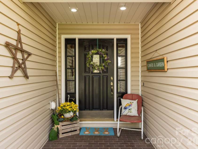 611 Briar Creek Drive, North Wilkesboro, NC 28659.  MLS# CAR4371403, YatesRealty ID 23860. 