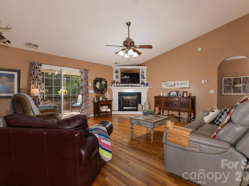 611 Briar Creek Drive, North Wilkesboro, NC 28659.  MLS# CAR4371403, YatesRealty ID 23860. 