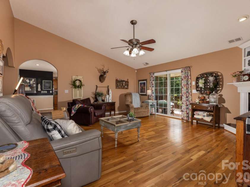 611 Briar Creek Drive, North Wilkesboro, NC 28659.  MLS# CAR4371403, YatesRealty ID 23860. 