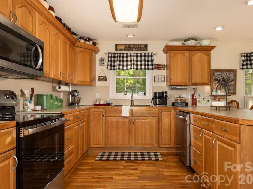611 Briar Creek Drive, North Wilkesboro, NC 28659.  MLS# CAR4371403, YatesRealty ID 23860. 