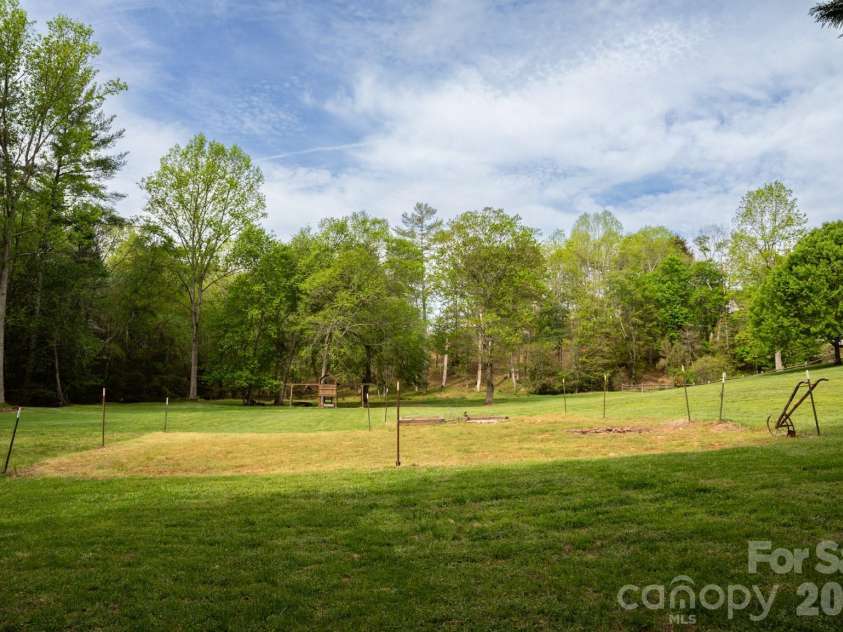 611 Briar Creek Drive, North Wilkesboro, NC 28659.  MLS# CAR4371403, YatesRealty ID 23860. 