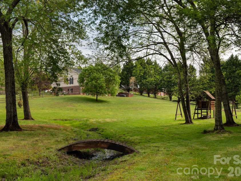 611 Briar Creek Drive, North Wilkesboro, NC 28659.  MLS# CAR4371403, YatesRealty ID 23860. 