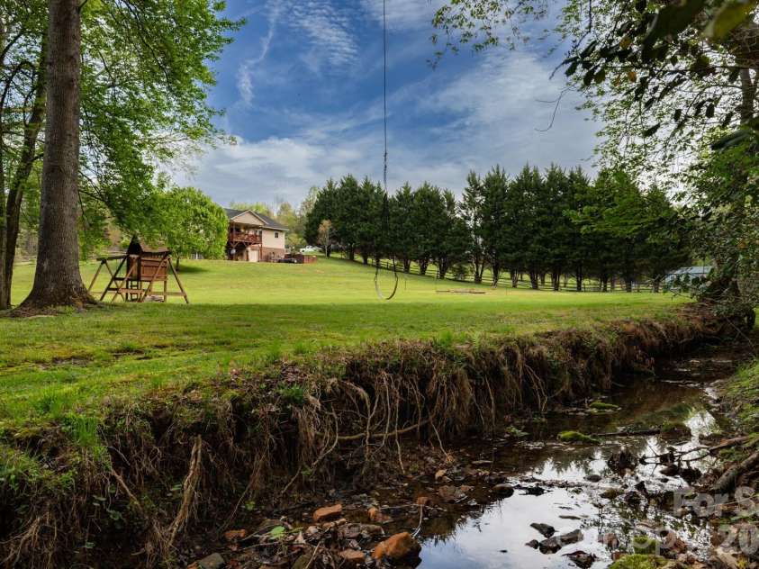 611 Briar Creek Drive, North Wilkesboro, NC 28659.  MLS# CAR4371403, YatesRealty ID 23860. 