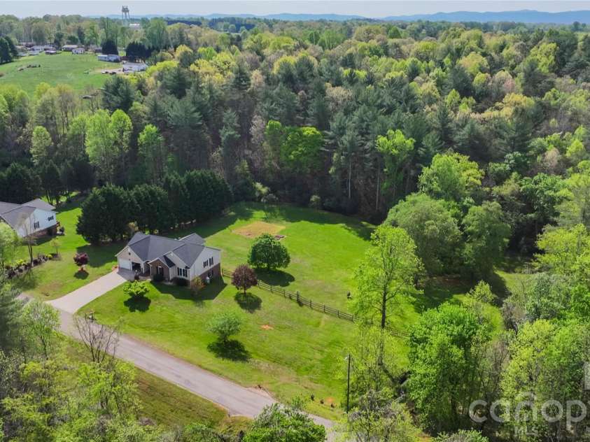 611 Briar Creek Drive, North Wilkesboro, NC 28659.  MLS# CAR4371403, YatesRealty ID 23860. 
