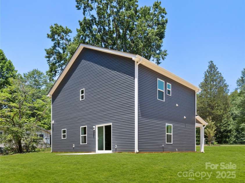 737 Oak Street, Charlotte, NC 28214.  MLS# CAR4262797, YatesRealty ID 23860. 