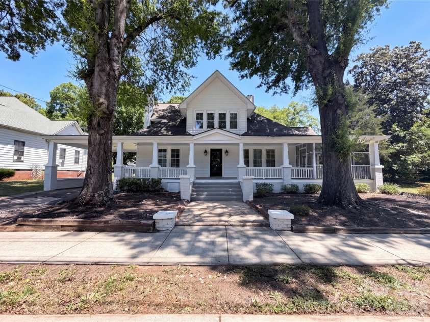 329 Mclelland Avenue, Mooresville, NC 28115.  MLS# CAR4381970, YatesRealty ID 23861. 