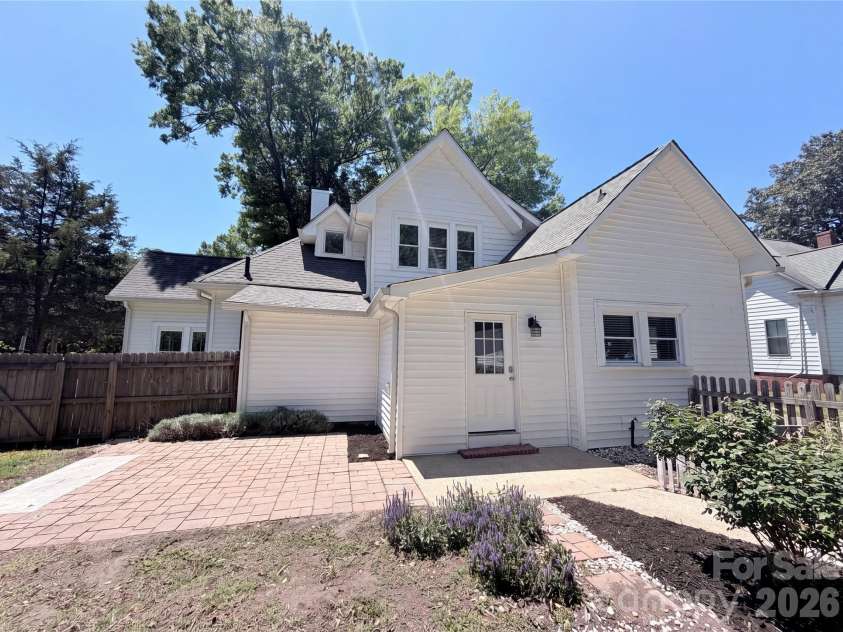 329 Mclelland Avenue, Mooresville, NC 28115.  MLS# CAR4381970, YatesRealty ID 23861. 
