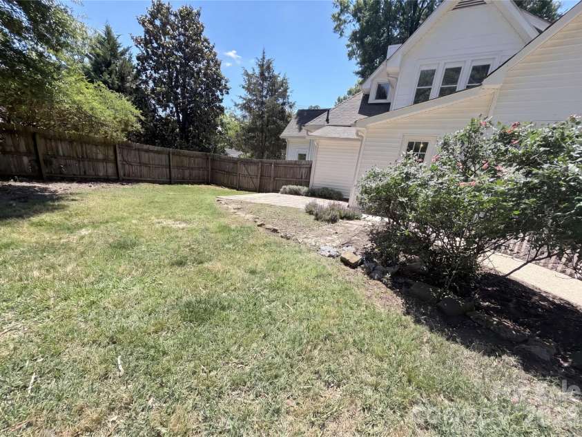 329 Mclelland Avenue, Mooresville, NC 28115.  MLS# CAR4381970, YatesRealty ID 23861. 
