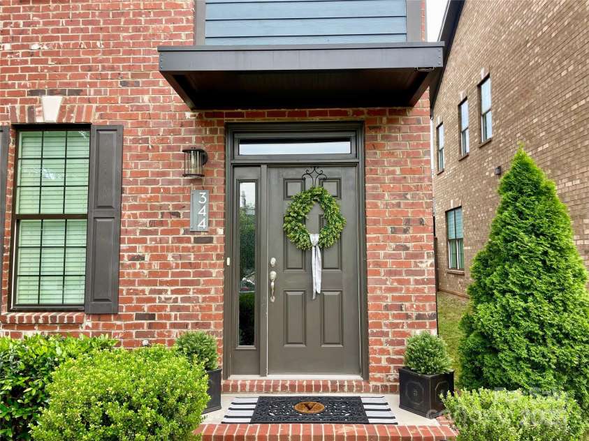 344 Linestowe Drive, Belmont, NC 28012.  MLS# CAR4259466, YatesRealty ID 23862. Welcome to your stunning & meticulously maintained home sweet townhome located minutes from Downtown Belmont, Charlotte Airport, Lake Life, & More!