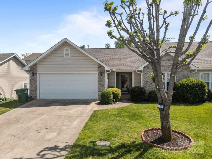 96 Sunny Meadows Boulevard, Arden, NC 28704.  MLS# CAR4251312, YatesRealty ID 23863. 