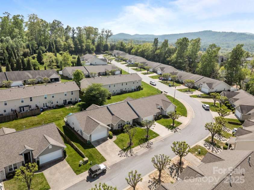 96 Sunny Meadows Boulevard, Arden, NC 28704.  MLS# CAR4251312, YatesRealty ID 23863. 