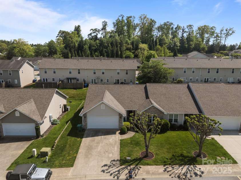 96 Sunny Meadows Boulevard, Arden, NC 28704.  MLS# CAR4251312, YatesRealty ID 23863. 