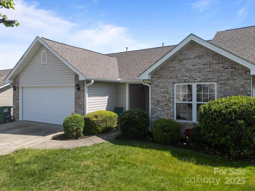 96 Sunny Meadows Boulevard, Arden, NC 28704.  MLS# CAR4251312, YatesRealty ID 23863. 