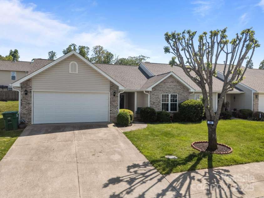 96 Sunny Meadows Boulevard, Arden, NC 28704.  MLS# CAR4251312, YatesRealty ID 23863. 