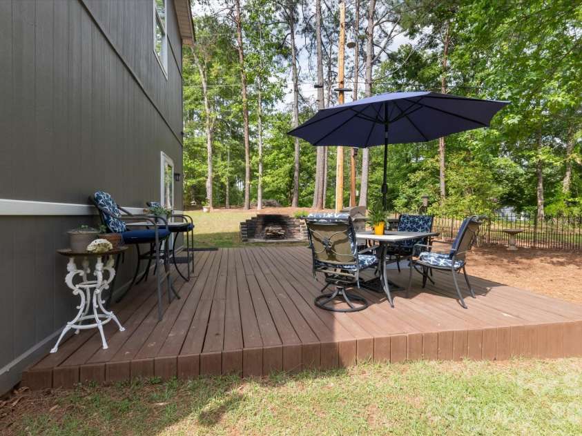 3860 Landrum Road, Columbus, NC 28722.  MLS# CAR4380844, YatesRealty ID 23865. Burgers, dogs, brisket, pork shoulders, baby back ribs.  Sun tea, Sangria, lemonade, Mimosas.  Tiki torches, fire pit, bird bath.  Oh my!
