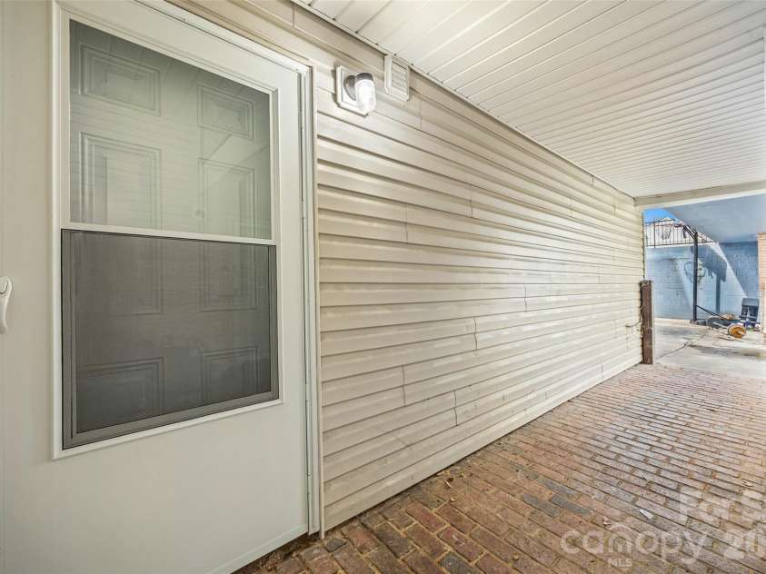 9119 Spyglass Place, Charlotte, NC 28214.  MLS# CAR4367221, YatesRealty ID 23866. 