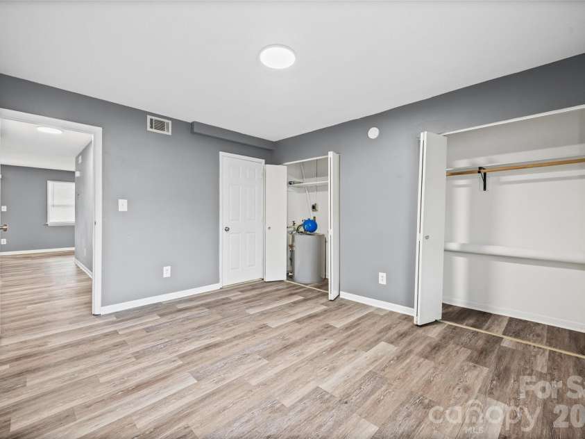 9119 Spyglass Place, Charlotte, NC 28214.  MLS# CAR4367221, YatesRealty ID 23866. 
