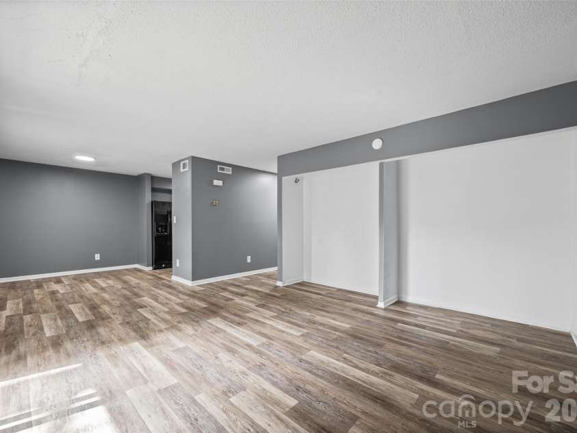 9119 Spyglass Place, Charlotte, NC 28214.  MLS# CAR4367221, YatesRealty ID 23866. 