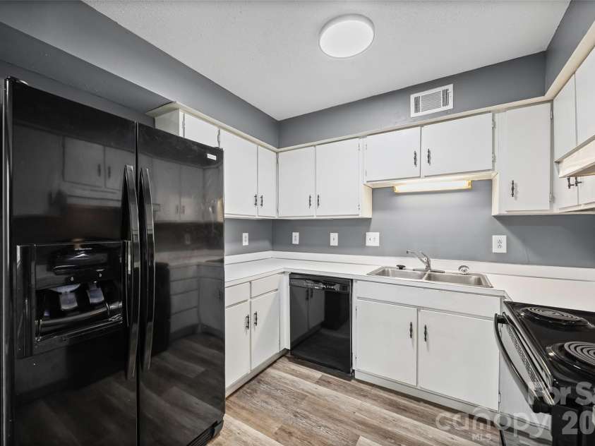 9119 Spyglass Place, Charlotte, NC 28214.  MLS# CAR4367221, YatesRealty ID 23866. 