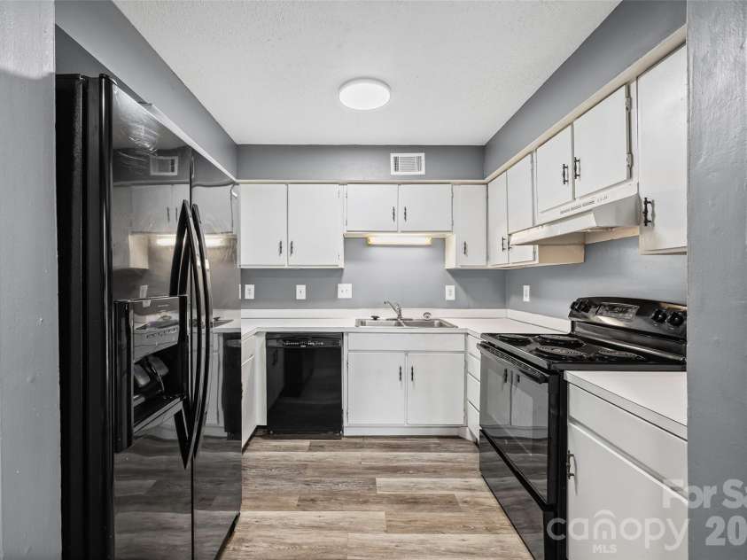 9119 Spyglass Place, Charlotte, NC 28214.  MLS# CAR4367221, YatesRealty ID 23866. 