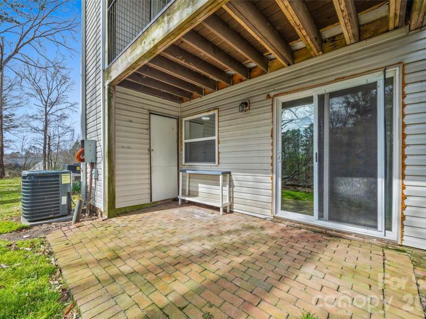 9119 Spyglass Place, Charlotte, NC 28214.  MLS# CAR4367221, YatesRealty ID 23866. 