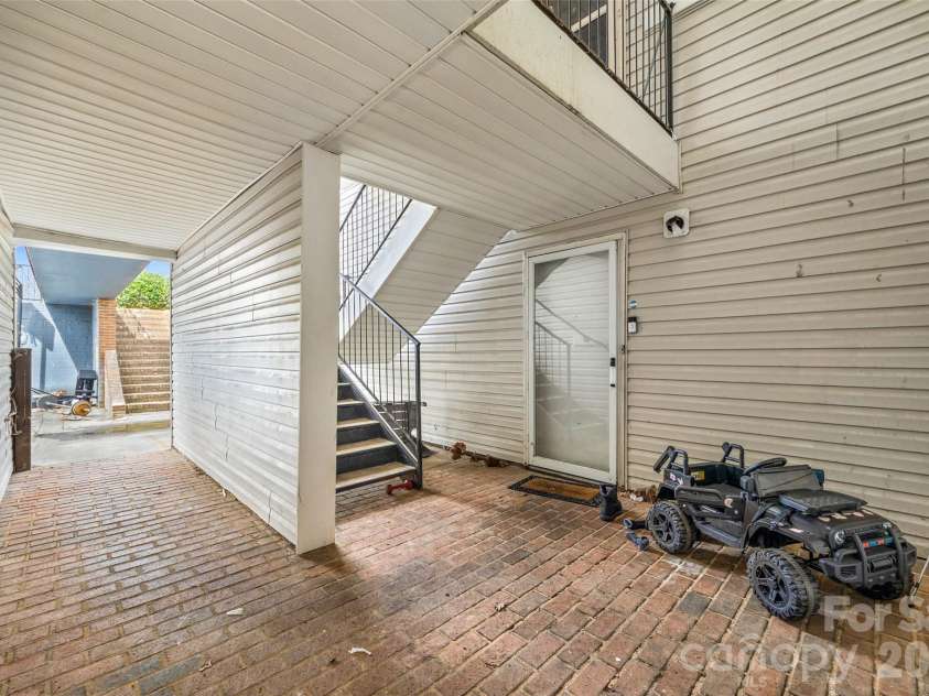 9119 Spyglass Place, Charlotte, NC 28214.  MLS# CAR4367221, YatesRealty ID 23866. 