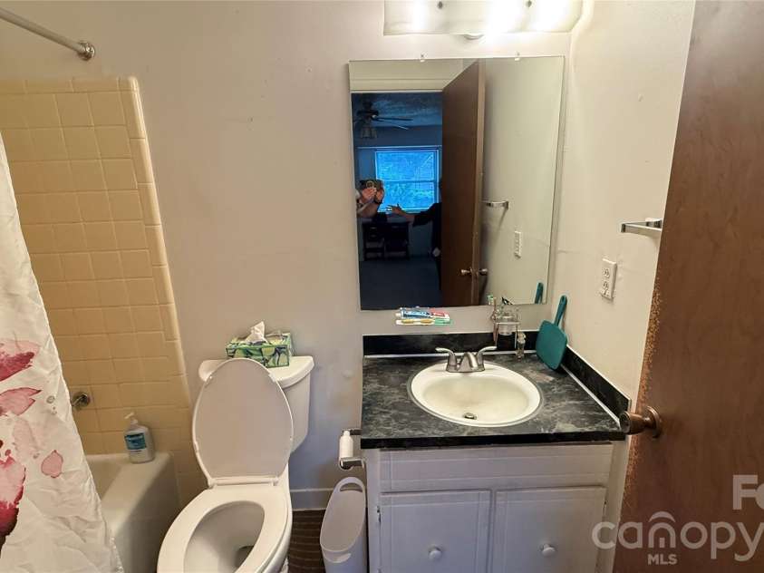 9119 Spyglass Place, Charlotte, NC 28214.  MLS# CAR4390542, YatesRealty ID 23866. 