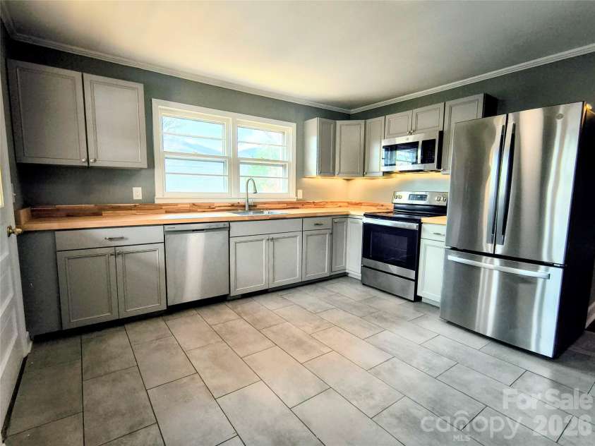 143 Tabernacle Road, Black Mountain, NC 28711.  MLS# CAR4360711, YatesRealty ID 23867. 