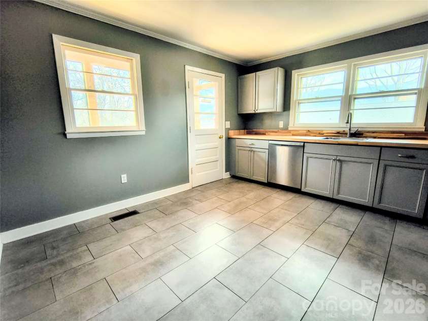143 Tabernacle Road, Black Mountain, NC 28711.  MLS# CAR4360711, YatesRealty ID 23867. 