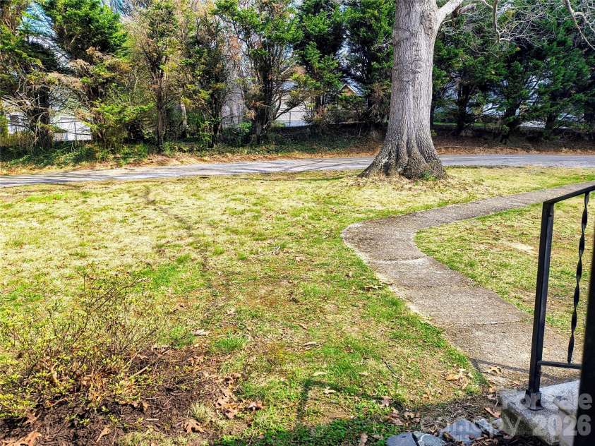 143 Tabernacle Road, Black Mountain, NC 28711.  MLS# CAR4360711, YatesRealty ID 23867. Front Yard