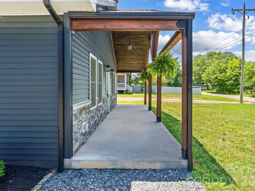 364 Carolina Avenue Avenue, Marion, NC 28752.  MLS# CAR4382907, YatesRealty ID 23869. 