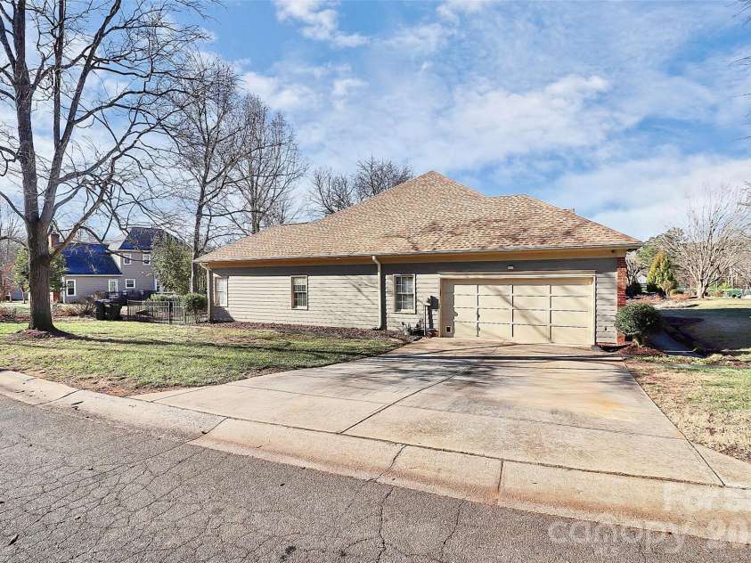 471 Runnymede Drive, Rock Hill, SC 29732.  MLS# CAR4336474, YatesRealty ID 2387. 