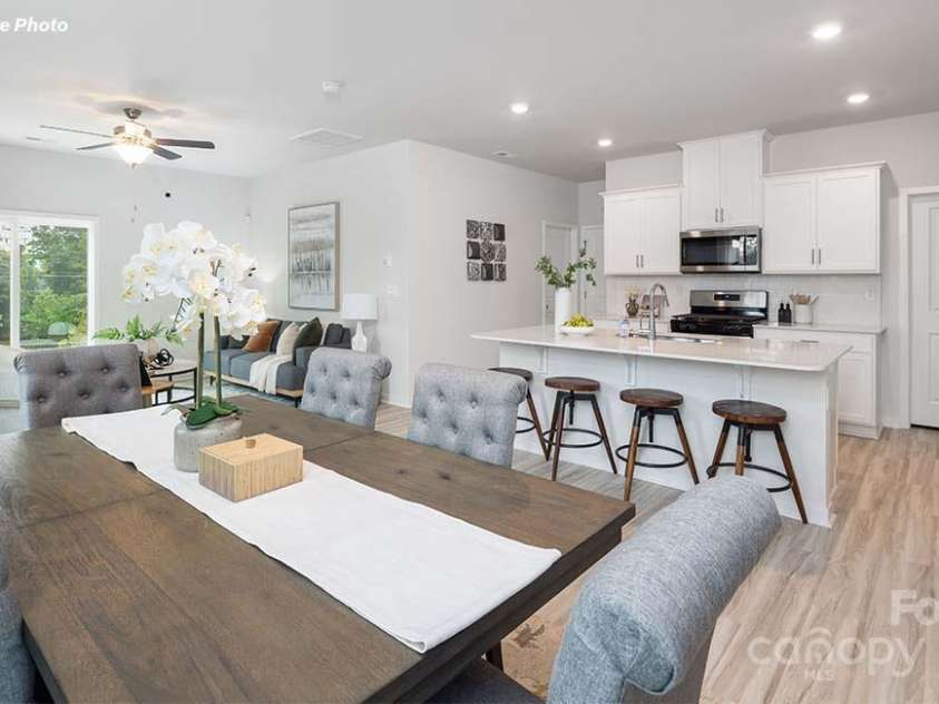 12007 Zazu Way, Charlotte, NC 28215.  MLS# CAR4273829, YatesRealty ID 23870. 