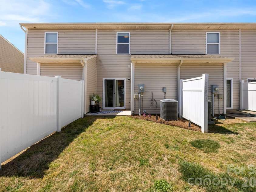 12764 Persimmon Tree Drive, Charlotte, NC 28273.  MLS# CAR4372300, YatesRealty ID 23871. 
