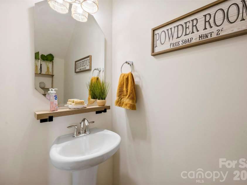 12764 Persimmon Tree Drive, Charlotte, NC 28273.  MLS# CAR4372300, YatesRealty ID 23871. Powder Room