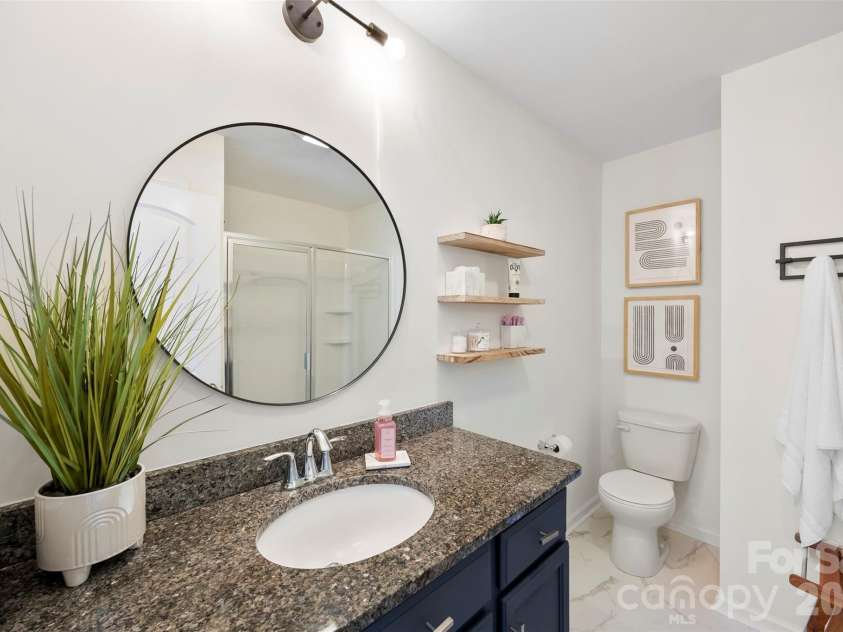 12764 Persimmon Tree Drive, Charlotte, NC 28273.  MLS# CAR4372300, YatesRealty ID 23871. Primary Bath