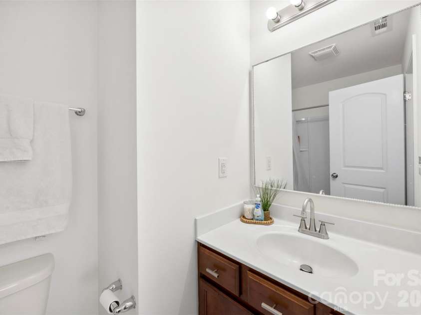 12764 Persimmon Tree Drive, Charlotte, NC 28273.  MLS# CAR4372300, YatesRealty ID 23871. Secondary Bathroom