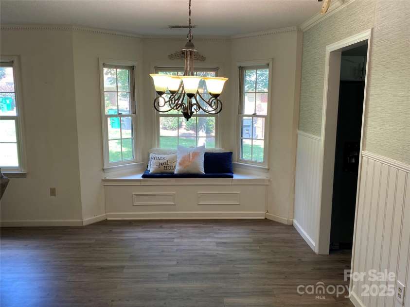8421 Coulwood Oak Lane, Charlotte, NC 28214.  MLS# CAR4271298, YatesRealty ID 23872. 