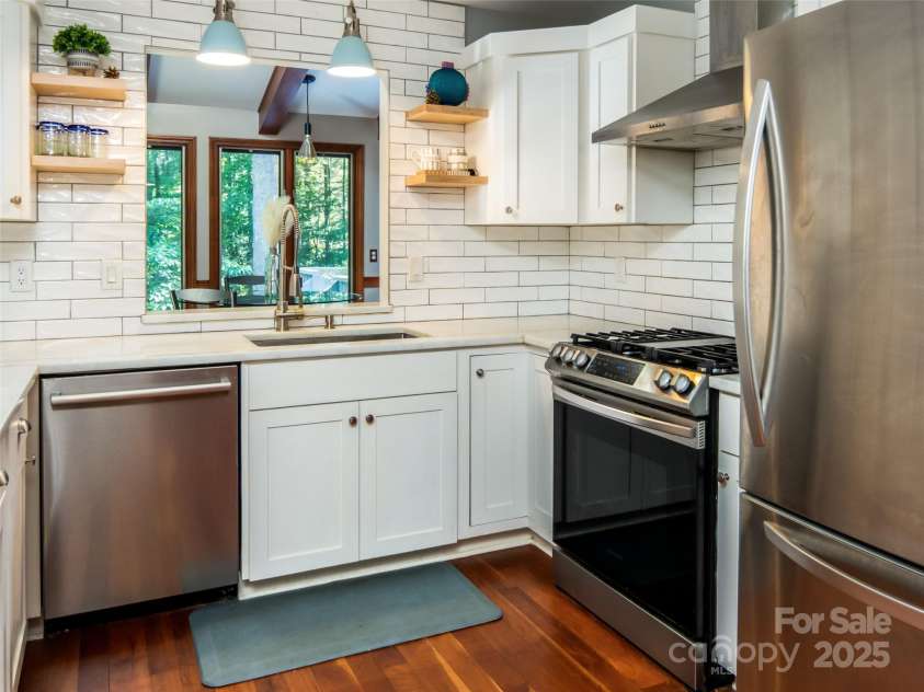 30 Falcon Wood Way, Flat Rock, NC 28739.  MLS# CAR4273281, YatesRealty ID 23873. Kitchen