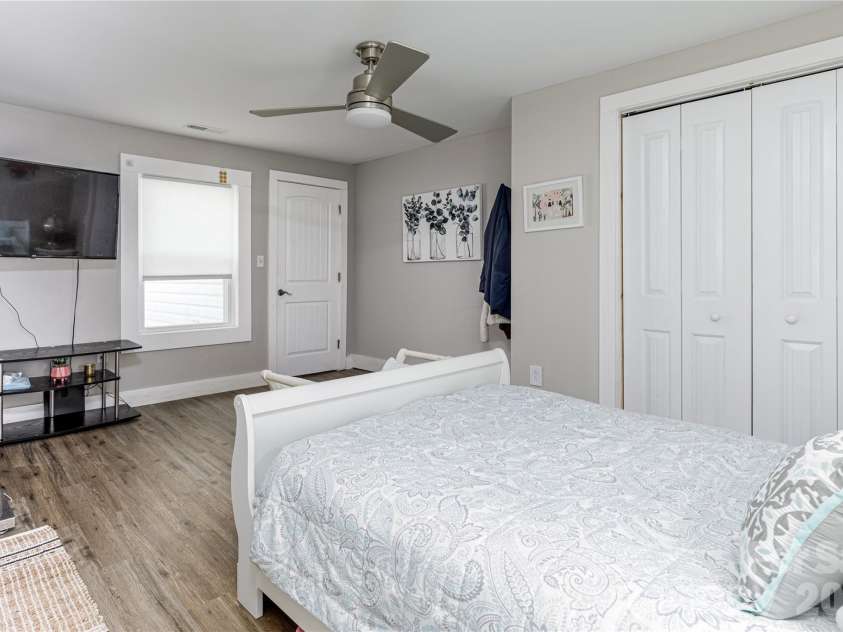4100 Fork Street, Hickory, NC 28602.  MLS# CAR4361215, YatesRealty ID 23873. 