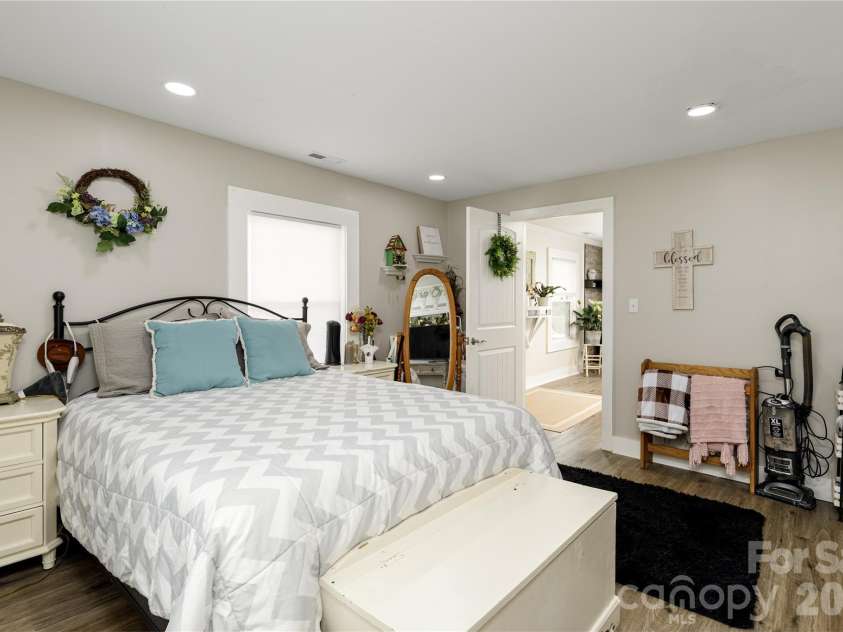 4100 Fork Street, Hickory, NC 28602.  MLS# CAR4361215, YatesRealty ID 23873. 