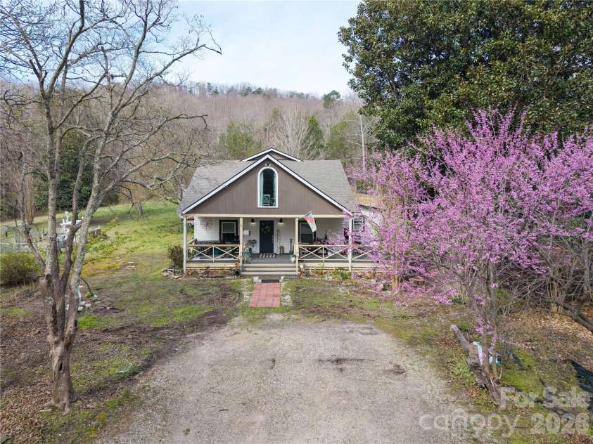 4100 Fork Street, Hickory, NC 28602.  MLS# CAR4361215, YatesRealty ID 23873. 