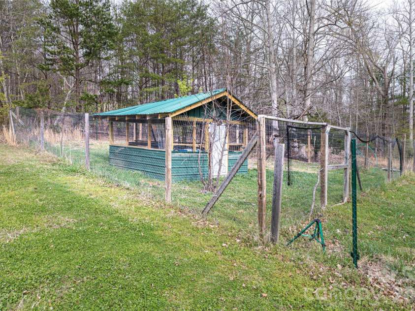 4100 Fork Street, Hickory, NC 28602.  MLS# CAR4361215, YatesRealty ID 23873. 