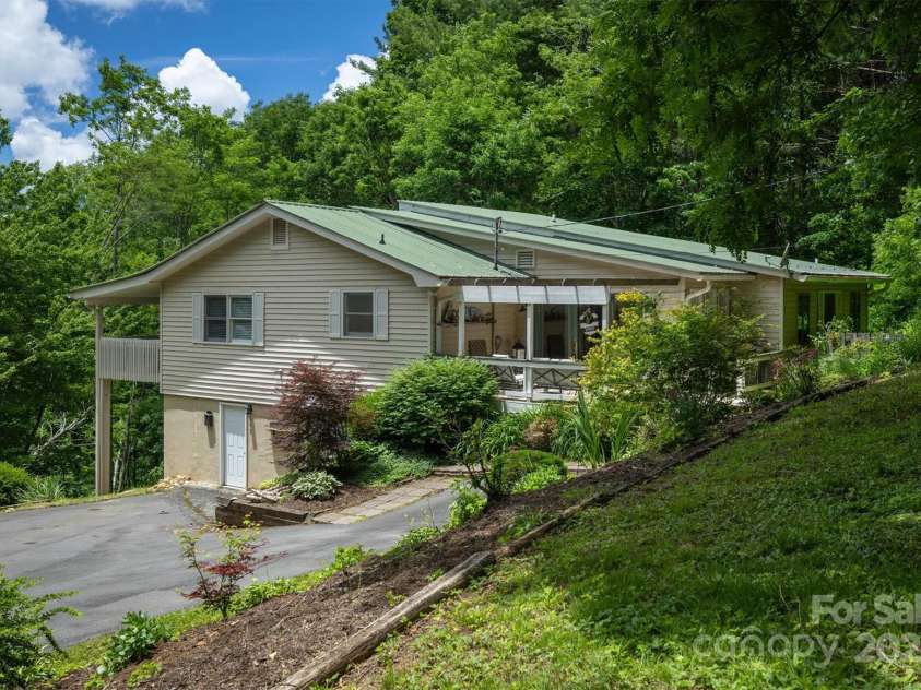 665 Will Robbins Lane, Newland, NC 28657.  MLS# CAR4272320, YatesRealty ID 23874. 