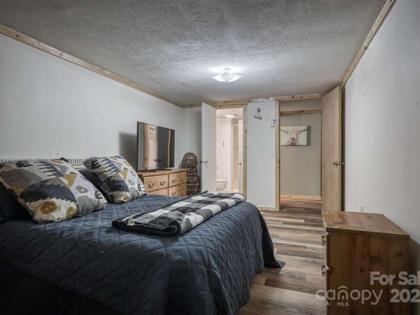 665 Will Robbins Lane, Newland, NC 28657.  MLS# CAR4272320, YatesRealty ID 23874. 