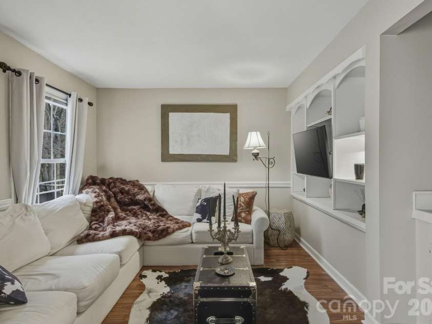7034 Quail Hill Road, Charlotte, NC 28210.  MLS# CAR4341134, YatesRealty ID 23874. 