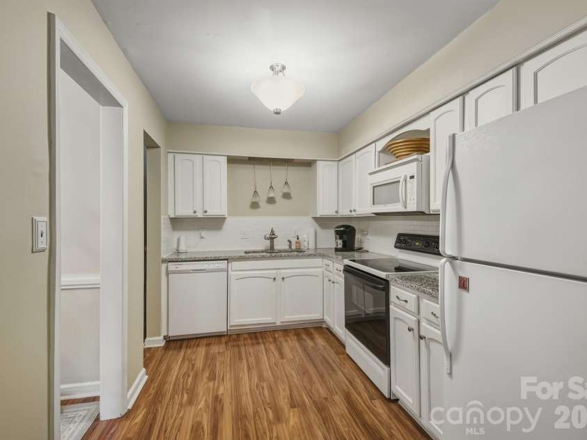 7034 Quail Hill Road, Charlotte, NC 28210.  MLS# CAR4341134, YatesRealty ID 23874. 
