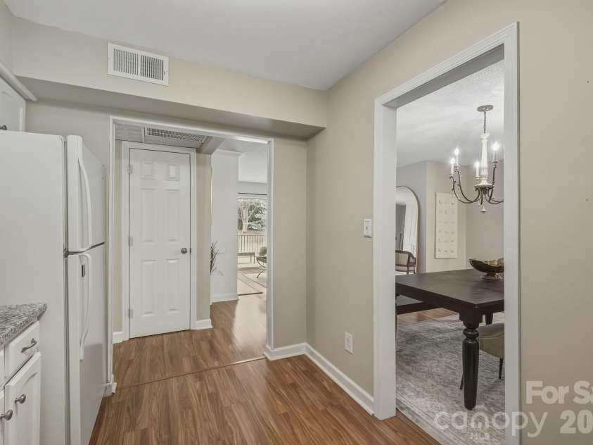7034 Quail Hill Road, Charlotte, NC 28210.  MLS# CAR4341134, YatesRealty ID 23874. 